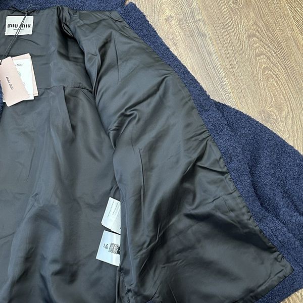 完売人気 ミュウミュウ ブークレブルゾン ジャケット 偽物